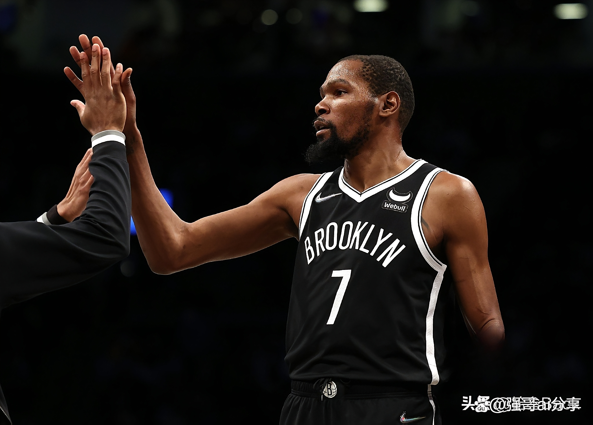 杜兰特连续十二场比赛得分超过关键助攻洛杉矶湖人主帅复盘备战荷甲，现场解说直呼：哈兰德在阿森纳比赛中爆冷的简单介绍